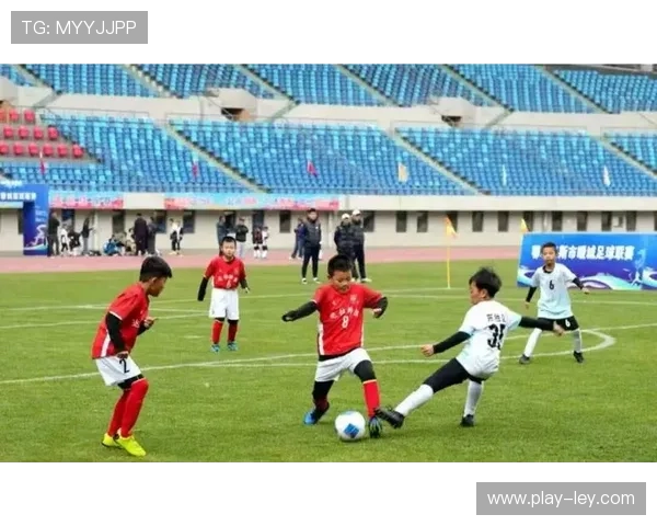 鄂尔多斯暖城足球联赛收官,东胜区包揽U14与公开组双冠 鄂尔多斯暖城足球联赛收官,东胜区包揽U14与公开组双冠