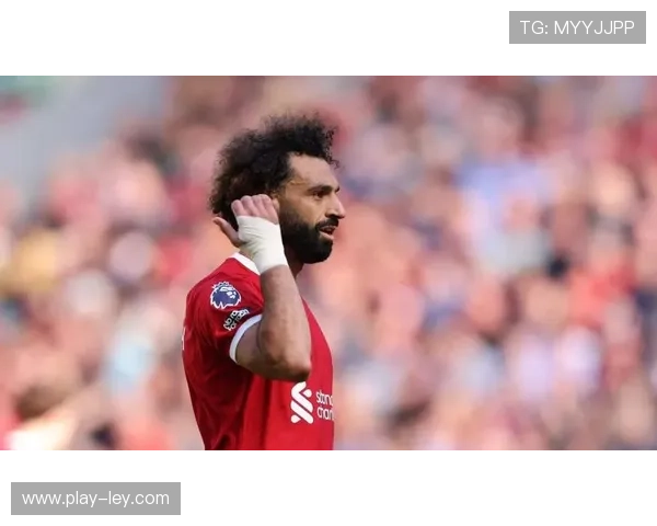 球迷现场高歌致敬萨拉赫，利物浦客场氛围热烈