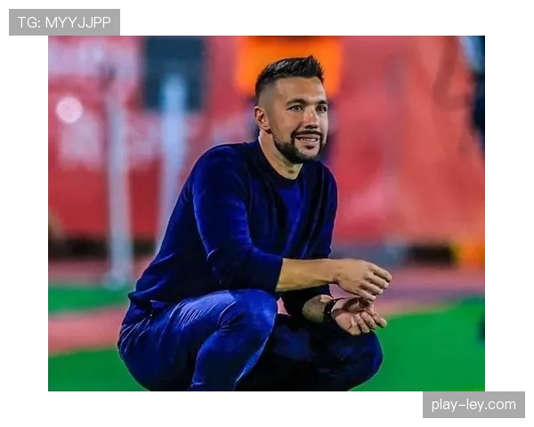 尼斯主帅弗朗西斯科·法里奥利接受专访,详解其4-3-3体系如何在本赛季成功激活年轻攻击群。